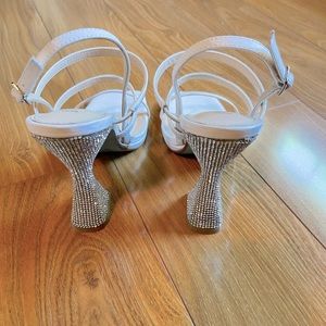 Betsy Johnson blue 4” Rhinestone white heels 7 1/2